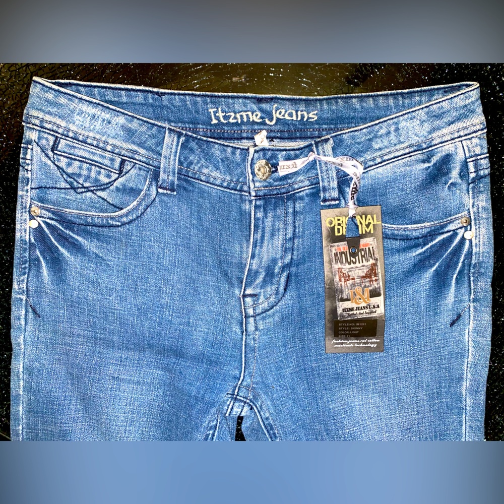 Woman’s jeans with bling detailing - Picture 1 of 11